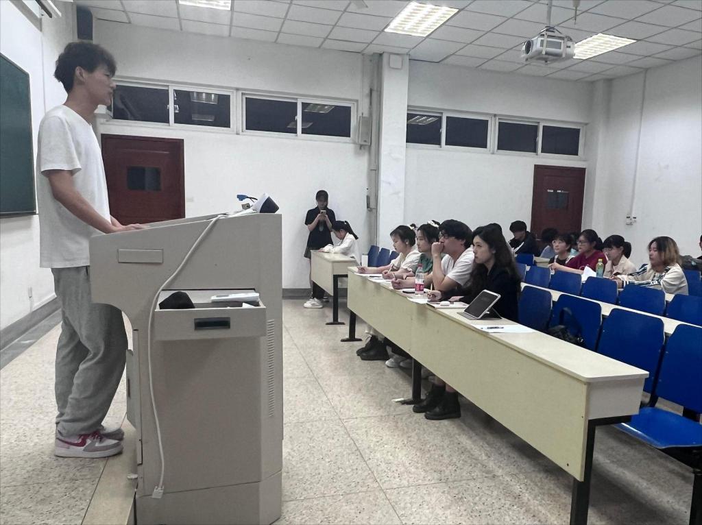 说明: 04BA5AEB1D2152D33B63822530E3163E